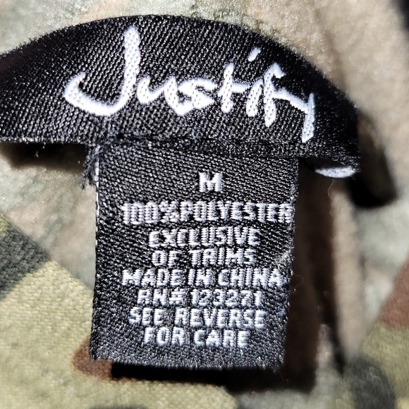 Justify Camo Cropped Pullover Hoodie With drawstring Size Medium - Picture 4 of 4